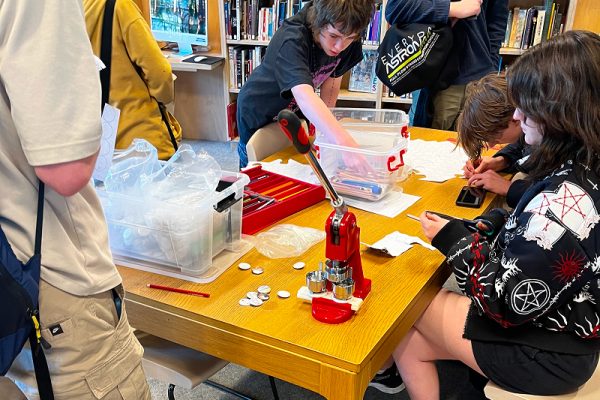 IDAHOBIT Badgemaking